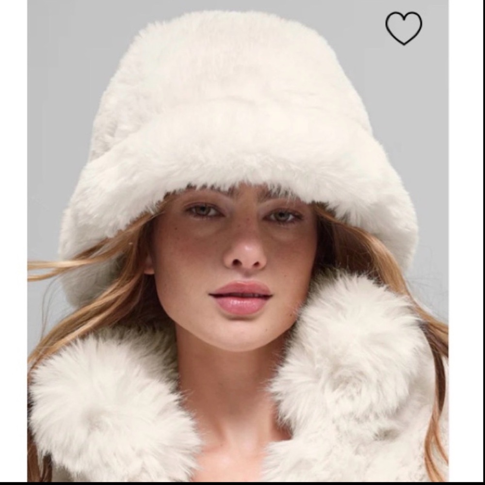 NWOT white fluffy plush bucket hat